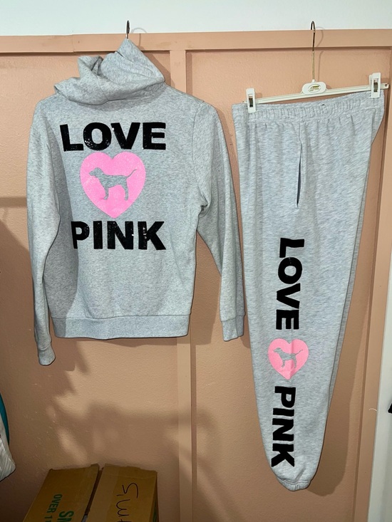 PINK Victoria's Secret Light Gray Zip-Up Sweatshirt with Pink Logo & Joggers Set - Picture 2 of 14